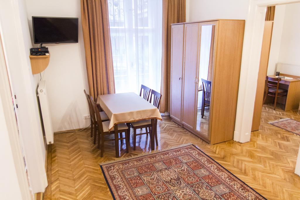 Authentic Budapest Apartment 部屋 写真